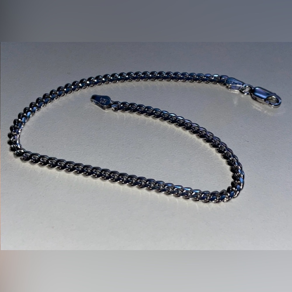 925 sterling silver unisex bracelet 

Curb chain link 

7.5 inches

Made in 🇮🇹